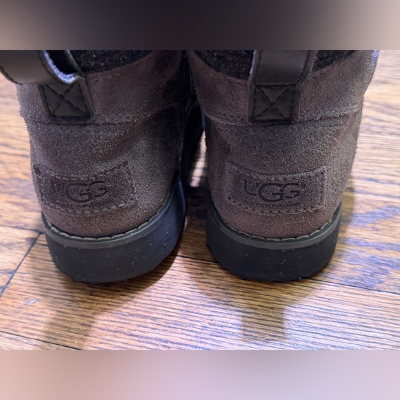 UGG for children, booty style, black and gray with blue laces Size 1 - Picture 7 of 7
